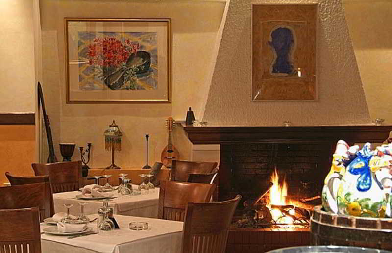 Iniohos Hotel Дельфы Экстерьер фото