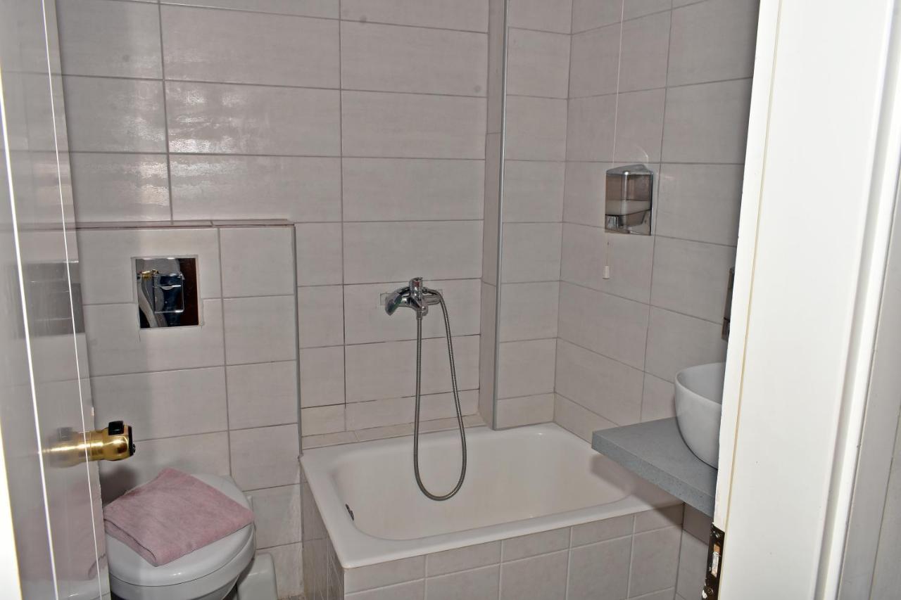 Iniohos Hotel Дельфы Экстерьер фото