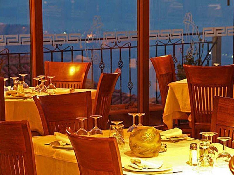 Iniohos Hotel Дельфы Экстерьер фото