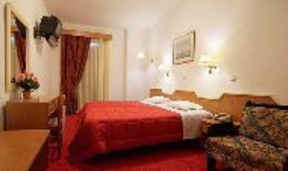 Iniohos Hotel Дельфы Экстерьер фото