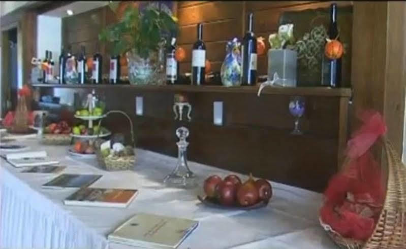 Iniohos Hotel Дельфы Экстерьер фото